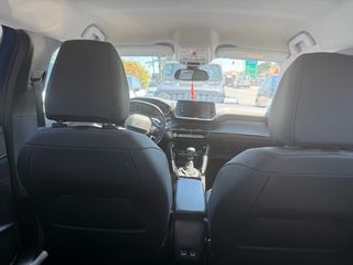 Peugeot 2008 2021 1.2 PURETECH 130 ALLURE-thumb-5