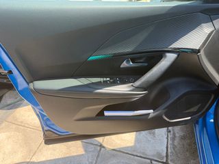Peugeot 2008 2021 1.2 PURETECH 130 ALLURE-thumb-7