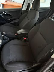 Peugeot 208 2019-thumb-5