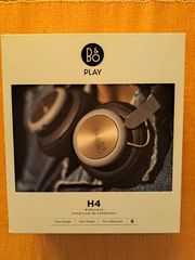 Bang&Olufsen H4 wirelless over ear headphones.