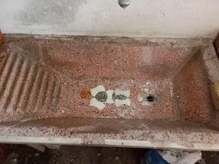 Σκάφη πλυσίματος στο χέρι μωσαϊκή και μαρμάρινη του 1950 σε καλή κατάσταση.