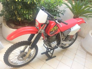 πλαστικά για honda xr250-400 και ολοκληρη μοτοσυκλετα με αδεια κυκλοφοριας προς πωληση με 50000χλμ.