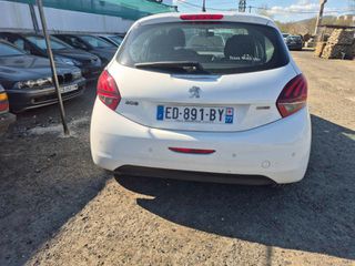 Peugeot 208 2016-thumb-1