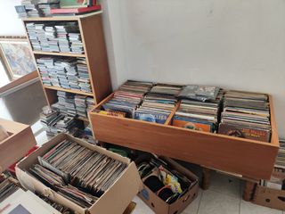 Δίσκοι βινυλίου, cd, κασέτες, VHS-thumb-1
