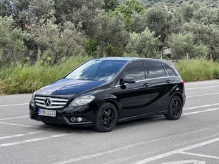 Mercedes-Benz B 200 2014-thumb-1