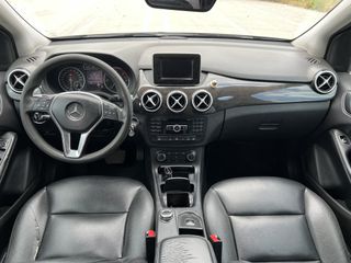Mercedes-Benz B 200 2014-thumb-5