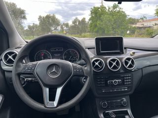 Mercedes-Benz B 200 2014-thumb-6