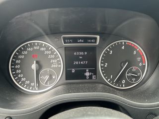 Mercedes-Benz B 200 2014-thumb-7