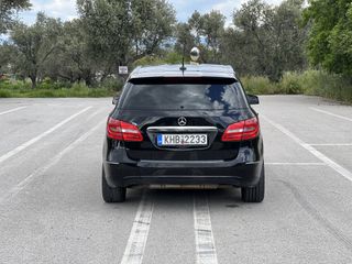 Mercedes-Benz B 200 2014-thumb-12