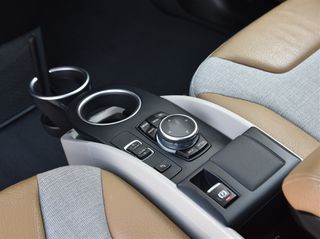 Bmw i3 2014 (i3 REX Comfort Pack Panorama)-thumb-26
