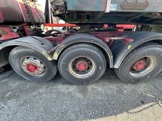 Volvo 2001 FH520 8x4-thumb-7