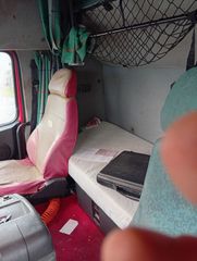 Volvo 2001 FH520 8x4-thumb-13
