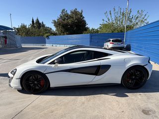 McLaren 570S 2017-thumb-16