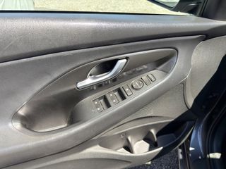 Hyundai i 30 2018 1400cc CAMERA NAVIGATION FULL BOOKSERVISE!-thumb-9