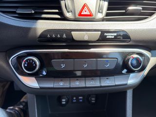 Hyundai i 30 2018 1400cc CAMERA NAVIGATION FULL BOOKSERVISE!-thumb-16