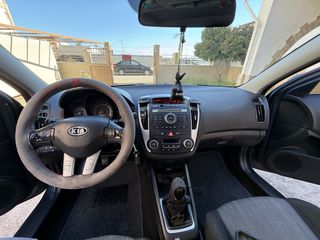 Kia Ceed / cee'd 2010 proceed-thumb-7