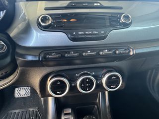 Alfa Romeo Giulietta 2012 AUTOMATIC-thumb-4