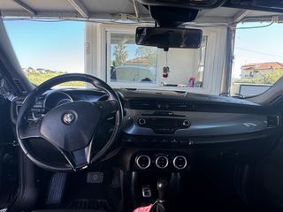 Alfa Romeo Giulietta 2012 AUTOMATIC-thumb-5