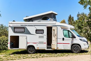 Lmc 2021 CRUISER V 646 G-thumb-2