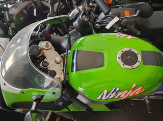 Kawasaki ZX-7R Ninja 1996-thumb-2