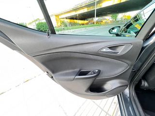 Opel Astra 2016-thumb-15