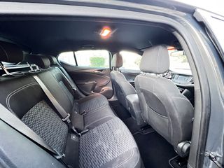 Opel Astra 2016-thumb-16