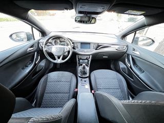 Opel Astra 2016-thumb-21