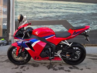 Honda CBR 600RR 2025-thumb-2