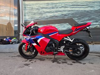 Honda CBR 600RR 2025-thumb-4