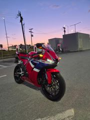 Honda CBR 600RR 2025-thumb-8