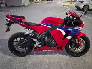 Honda CBR 600RR 2025-thumb-12