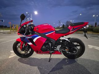 Honda CBR 600RR 2025-thumb-14