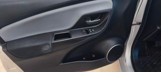 Toyota Yaris 2016-thumb-10