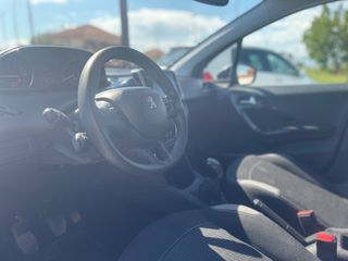 Peugeot 208 2016-thumb-8