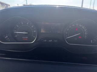 Peugeot 208 2016-thumb-10