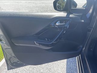 Peugeot 208 2016-thumb-17