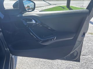 Peugeot 208 2016-thumb-18