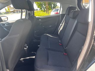 Peugeot 208 2016-thumb-22