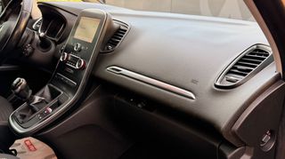 Renault Scenic 2017-thumb-16