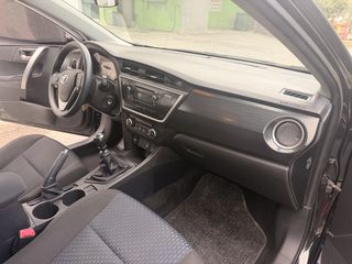 Toyota Auris 2014 1.33 Active-thumb-11