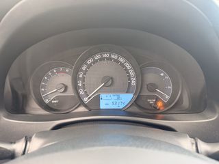 Toyota Auris 2014 1.33 Active-thumb-18