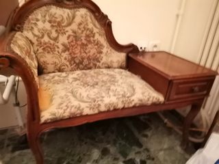 ΤΡΑΠΕΖΑΚΙ ΤΗΛΕΦΩΝΟΥ (κουτσομπόλα)