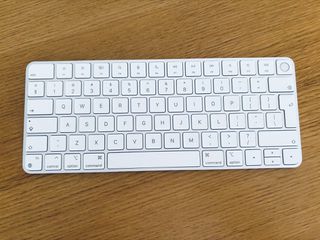 APPLE MAGIC KEYBOARD ΜΕ TOUCH ID ΚΑΙ MAGIC MOUSE 2 ΣΕ ΑΡΙΣΤΗ ΚΑΤΑΣΤΑΣΗ