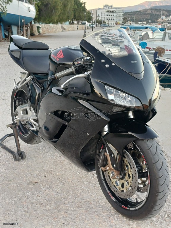 Honda CBR 1000RR 2005 FIREBLADE