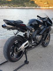 Honda CBR 1000RR 2005 FIREBLADE-thumb-1