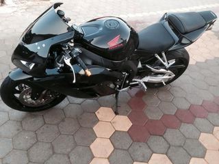 Honda CBR 1000RR 2005 FIREBLADE-thumb-3