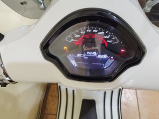 Vespa GTS Super Sport 300 2024 PIAGGIO-thumb-12