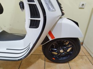 Vespa GTS Super Sport 300 2024 PIAGGIO-thumb-3