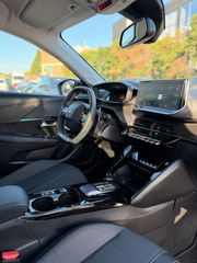 Peugeot 208 2022 1.2 Allure 100hp-thumb-8