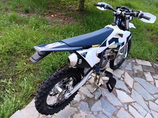 Husqvarna FE 250 2026 FE 250-thumb-2
